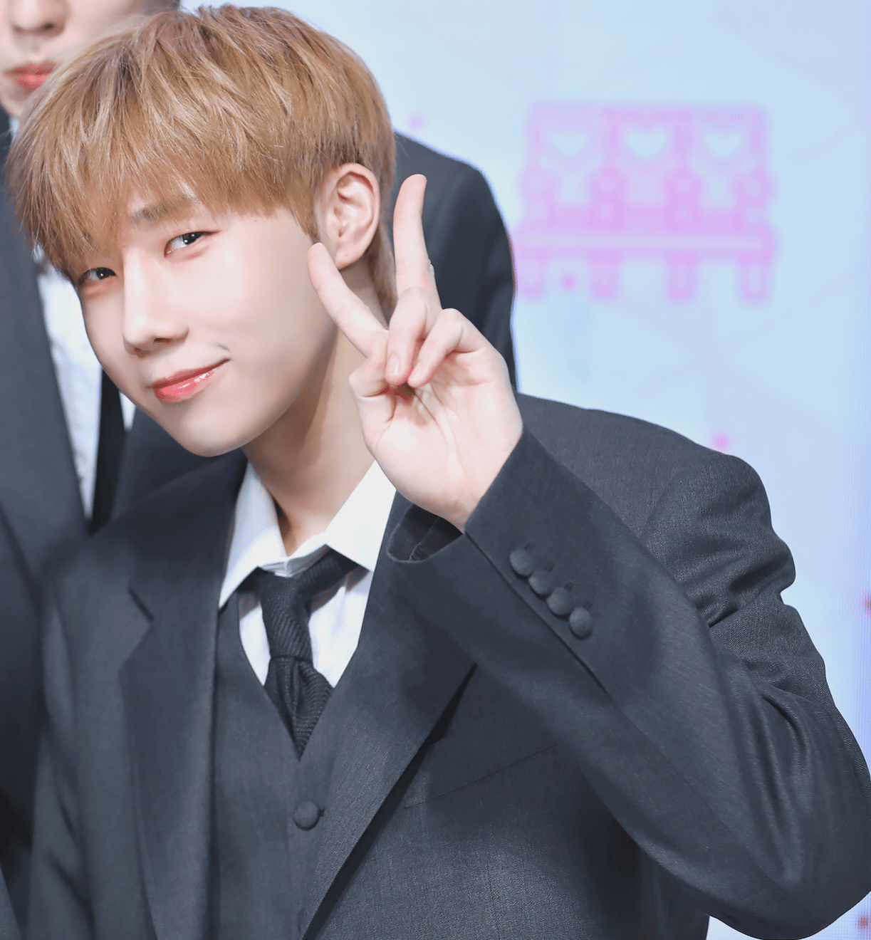 [잡담] 인피니트 성규 탈색이 잘 어울리는 이유가 뭘까? | 인스티즈