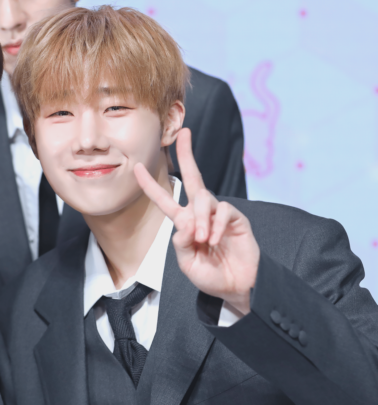 [잡담] 인피니트 성규 탈색이 잘 어울리는 이유가 뭘까? | 인스티즈