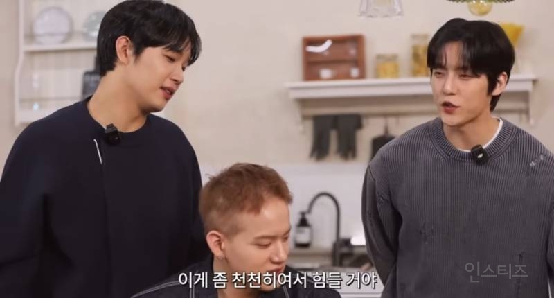 지석진이랑 팔굽혀펴기하다 진 남돌.jpg | 인스티즈