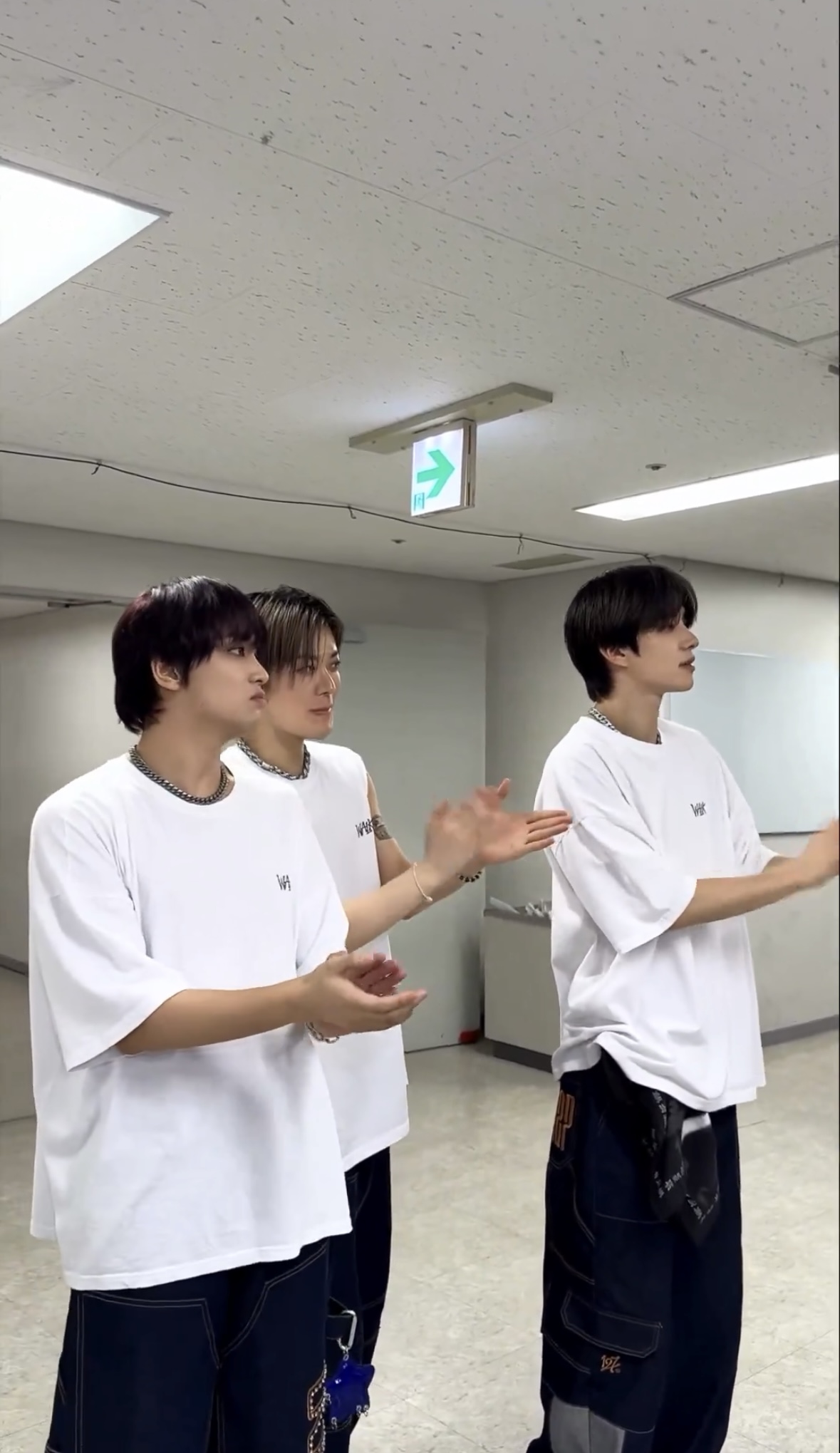 [잡담] 정우한테 반딧불 챌린지 과외받는(?) 도영이 | 인스티즈