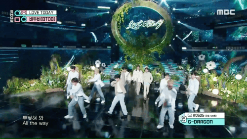 무대에 실제 나무를 가져왔다는 남돌 .jpgif | 인스티즈