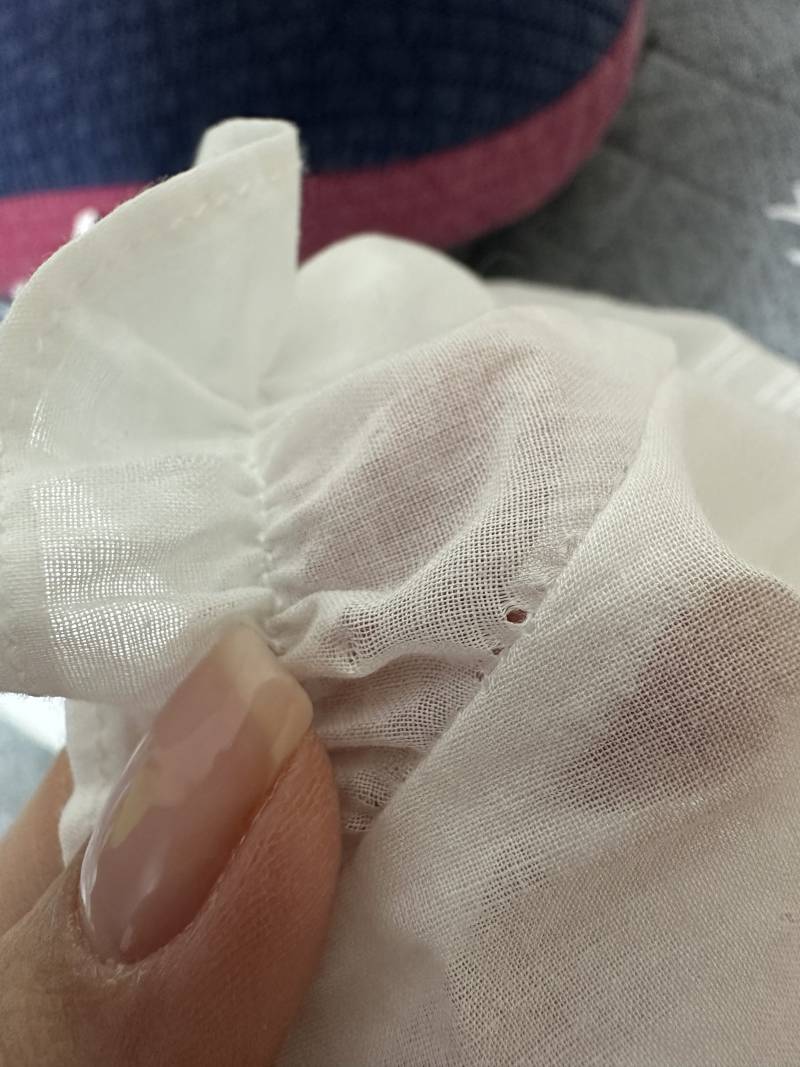 [잡담] 번장에서 새상품인 블라우스 매물로 샀는데 불량인지 아닌지 좀 봐줘 | 인스티즈