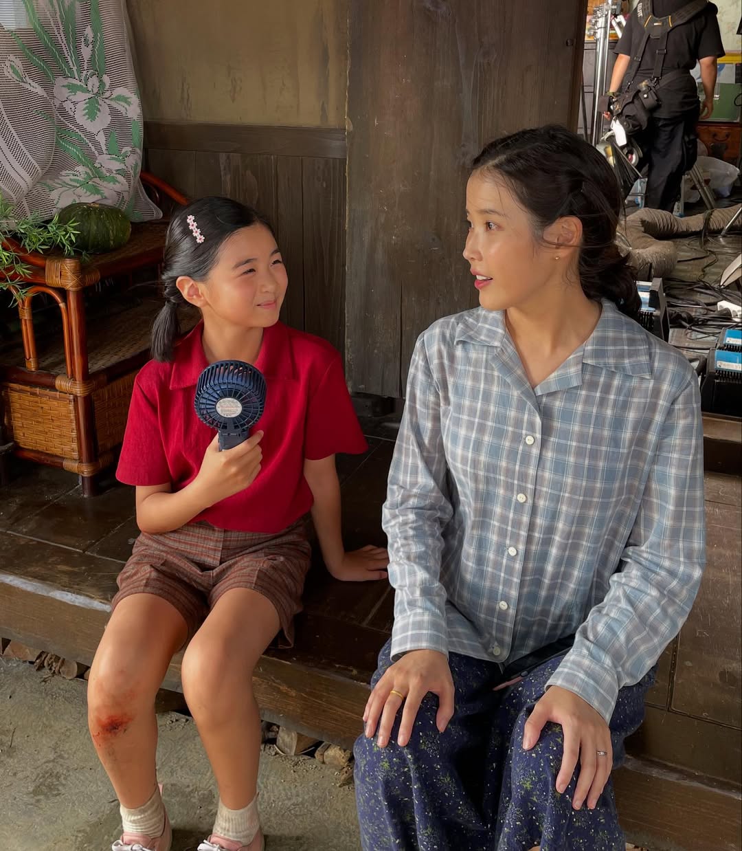 [정보/소식] 아이유 인스타 2막 비하인드 1탄 🍊 | 인스티즈