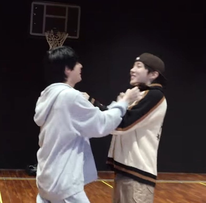 [잡담] 제이홉 진이랑 왜 멱살잡고 좋아죽냐ㅋㅋㅋㅋ | 인스티즈