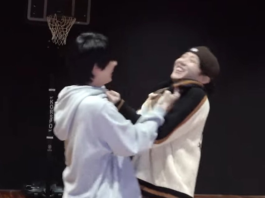 [잡담] 제이홉 진이랑 왜 멱살잡고 좋아죽냐ㅋㅋㅋㅋ | 인스티즈