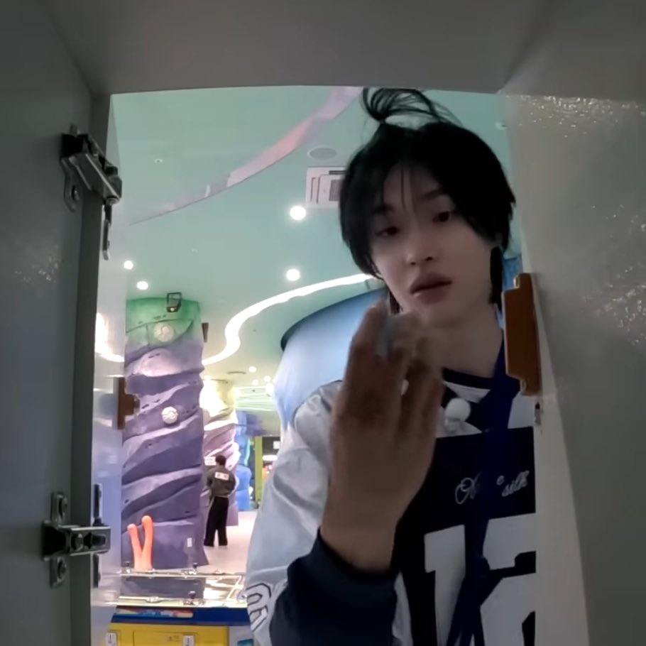 [잡담] 원빈이 점점 사과였던 머리로 바뀌는데 | 인스티즈