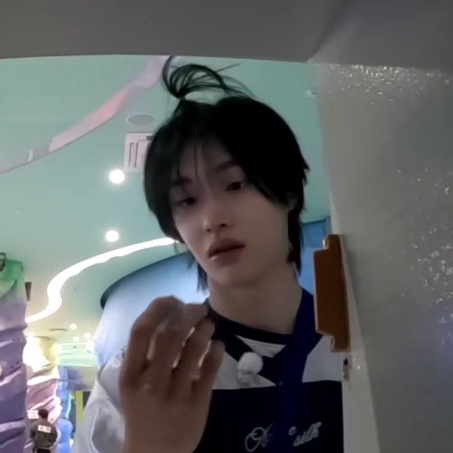 [잡담] 원빈이 점점 사과였던 머리로 바뀌는데 | 인스티즈
