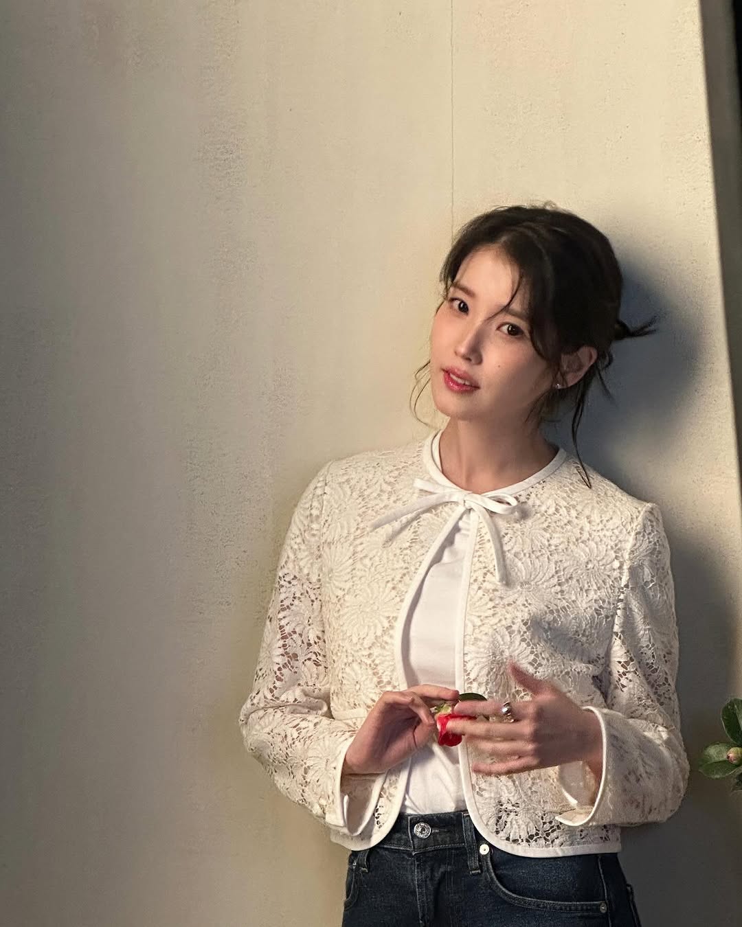 [잡담] 아이유 박보검 이 착장들 커플룩 같아서 느좋.. | 인스티즈
