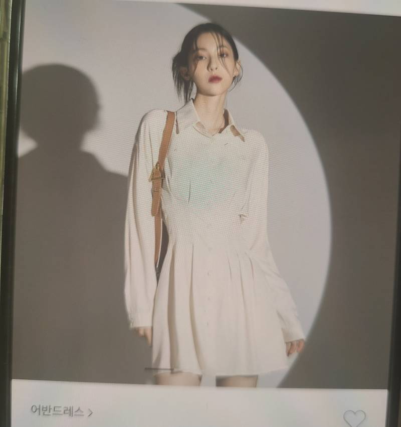 [잡담] 얘들아 이거 원피스?가 진짜 잛은데 밑에 뭘입어여 좋을까 | 인스티즈