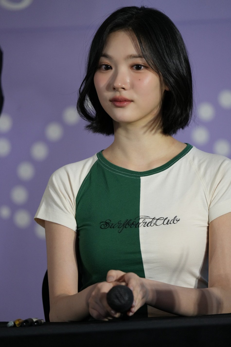 [잡담] 하투하 지우는 피부 질감 보이는 사진이 너무 예쁨 | 인스티즈
