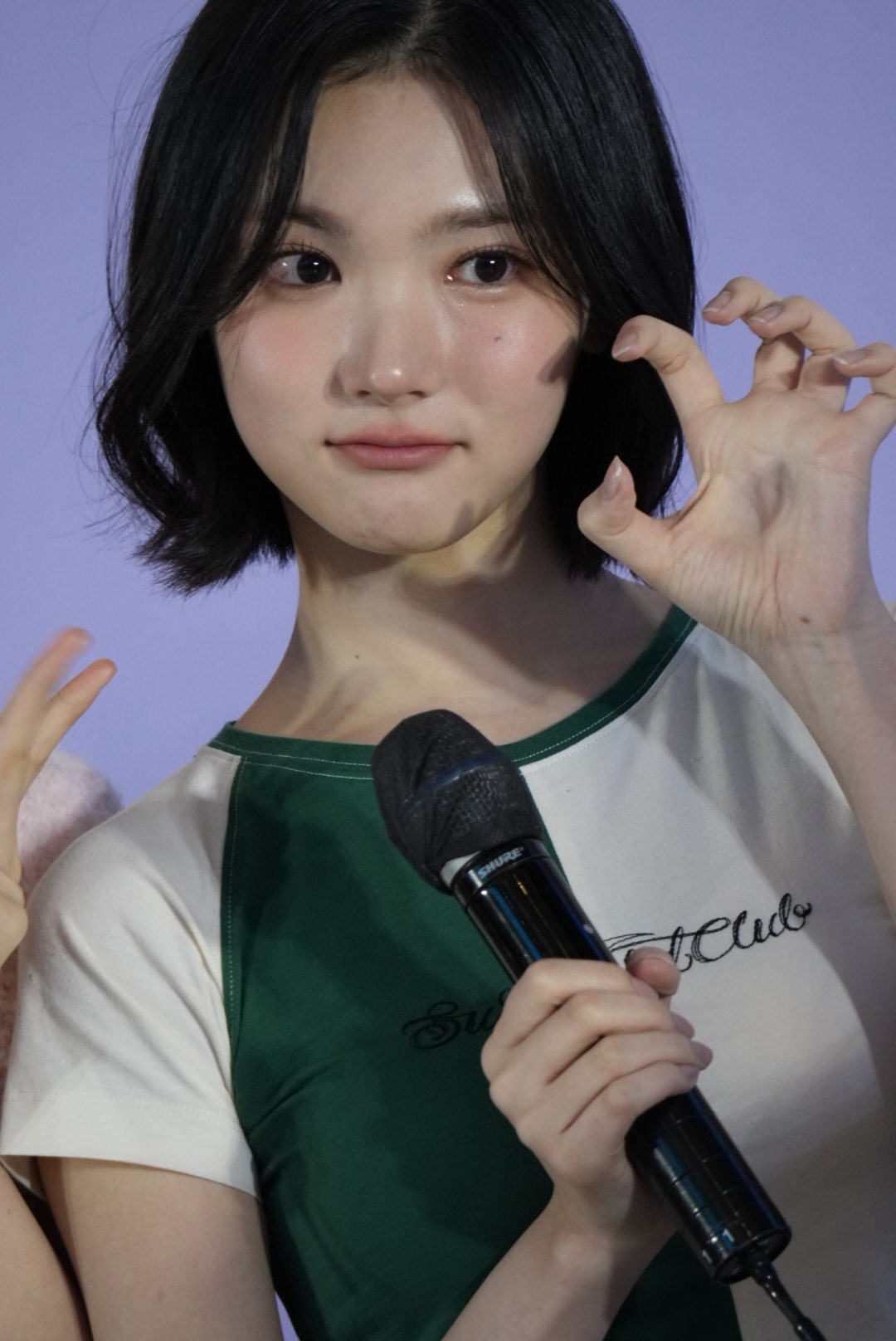 [잡담] 하투하 지우는 피부 질감 보이는 사진이 너무 예쁨 | 인스티즈