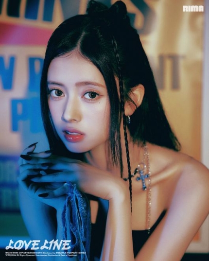 [정보/소식] '31일 컴백' 니쥬, 시크+아련 두 가지 매력..붉은 실 의미는? | 인스티즈