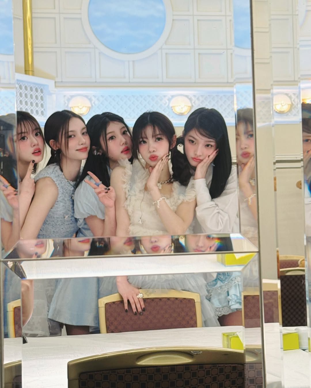 [잡담] 아일릿 이 사진들에서 꽃향기나는것같음.. | 인스티즈