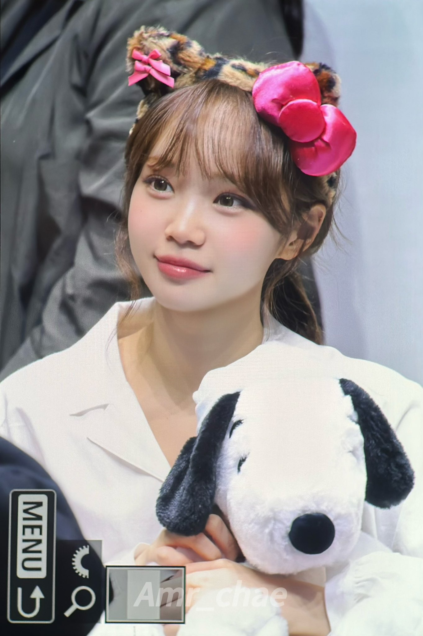 [잡담] 김채원 키티 머리띠랑 안경 🎀 | 인스티즈