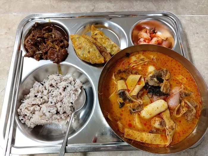 현재 초중고 급식 난제라는 마라탕 논란.JPG | 인스티즈
