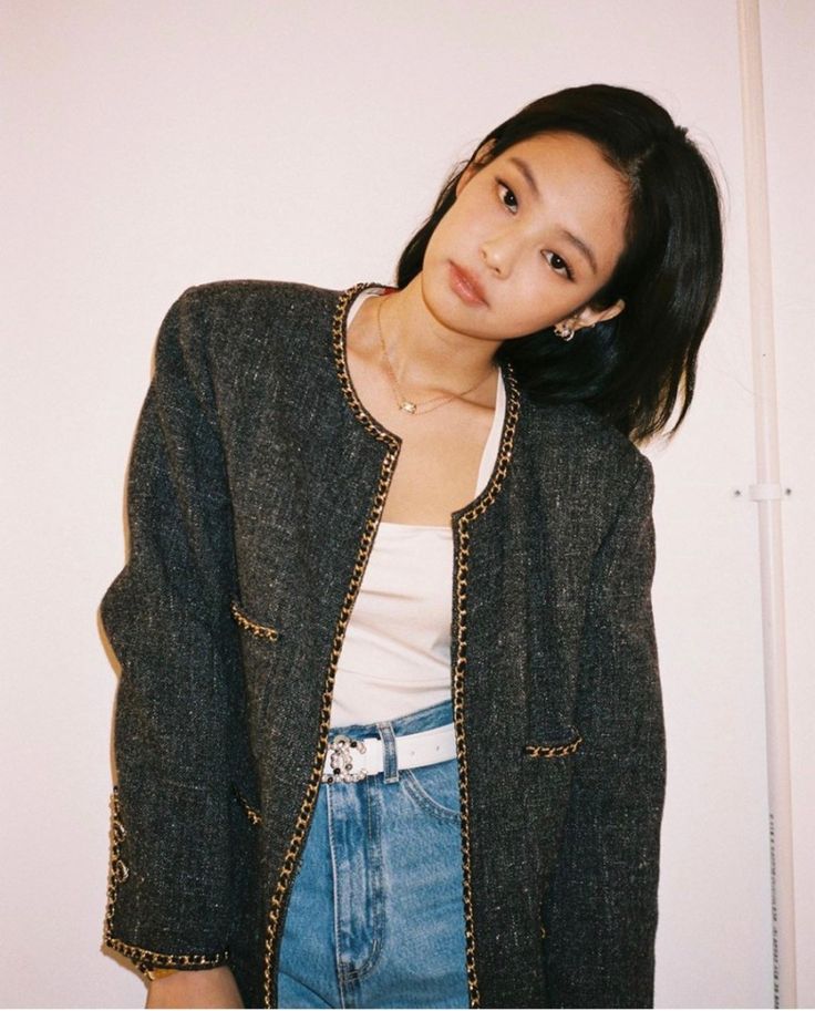 [잡담] 제니가 앞으로 트위드 자켓을 많이 입어주길 바라 | 인스티즈