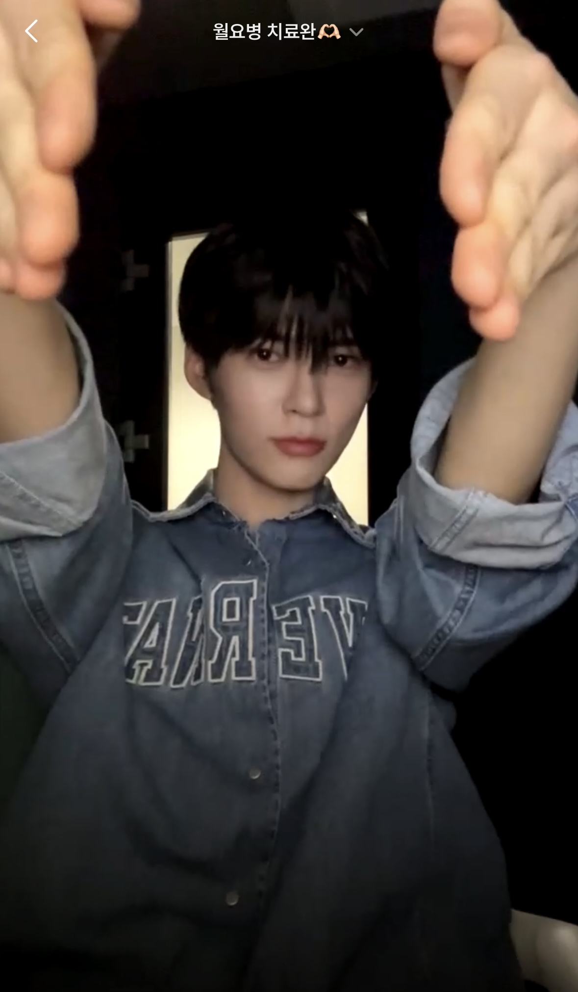 [잡담] 성한빈 화면 손가락 가르키는거말고 이렇게 한대 | 인스티즈