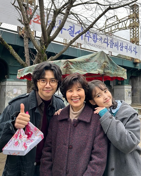 [잡담] 아이유 폭싹 3막 비하인드 사진 | 인스티즈