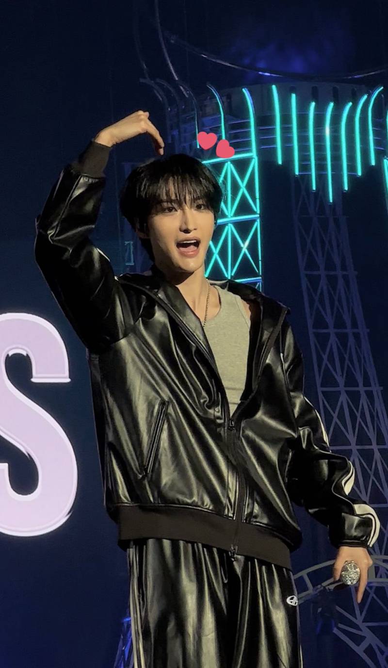 전광판에 누가 나와도 좋았다는 에이티즈 서울 앙콘 비주얼.jpg | 인스티즈