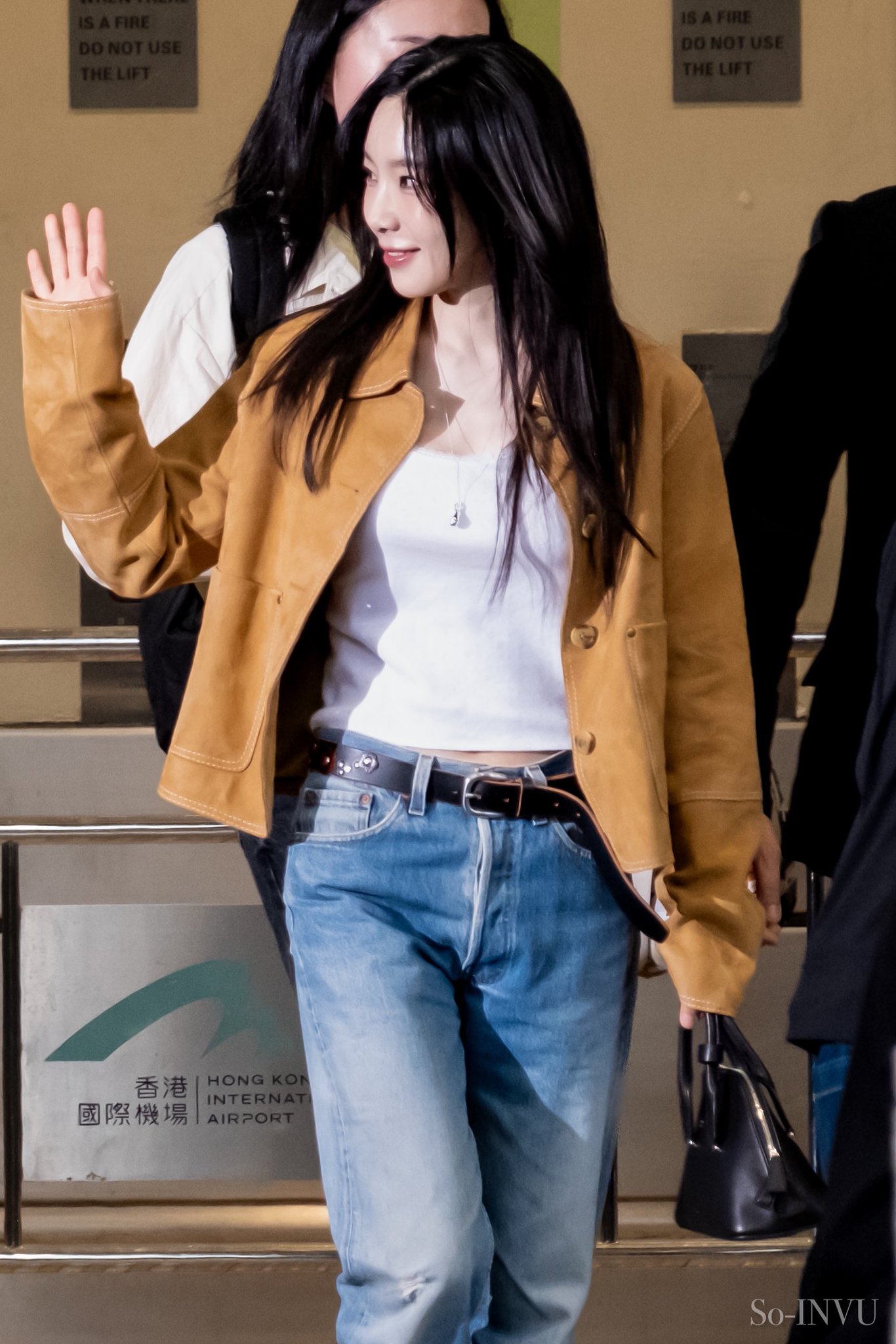 [잡담] 소녀시대 태연, '소녀들 마음 사로잡는 안경 태연언니' (인천공항 출국) [HD포토] | 인스티즈