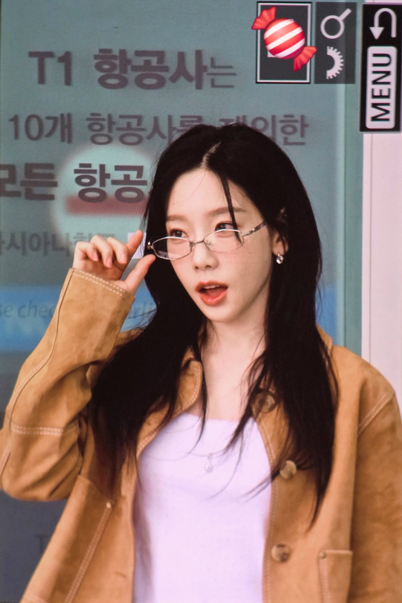 [잡담] 소녀시대 태연, '소녀들 마음 사로잡는 안경 태연언니' (인천공항 출국) [HD포토] | 인스티즈