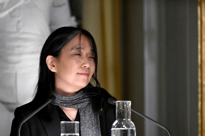 [정보/소식] 한강 "윤석열 파면은 보편적 가치를 지키는 일” | 인스티즈