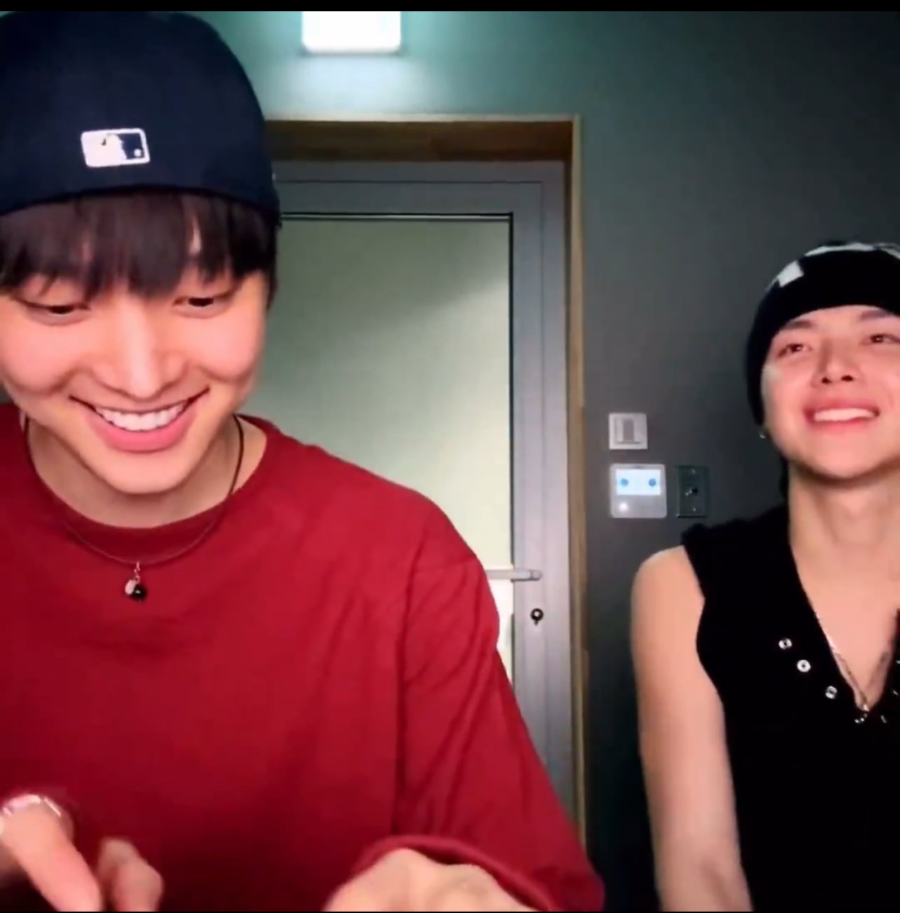 [잡담] 앤팀 니콜라스 의주 드라우닝 듣는데 반응 ㅋㅋㅋㅋ | 인스티즈