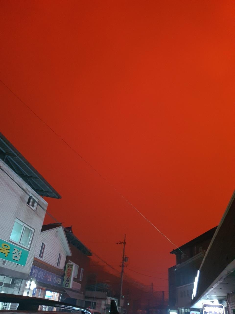 [잡담] 와 하늘 색깔이 이런거 처음봐….. | 인스티즈
