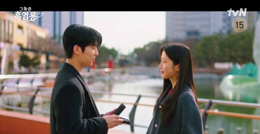 [잡담] 흑염룡 주연이가 수정이한테 준 목걸이 이쁘다 | 인스티즈