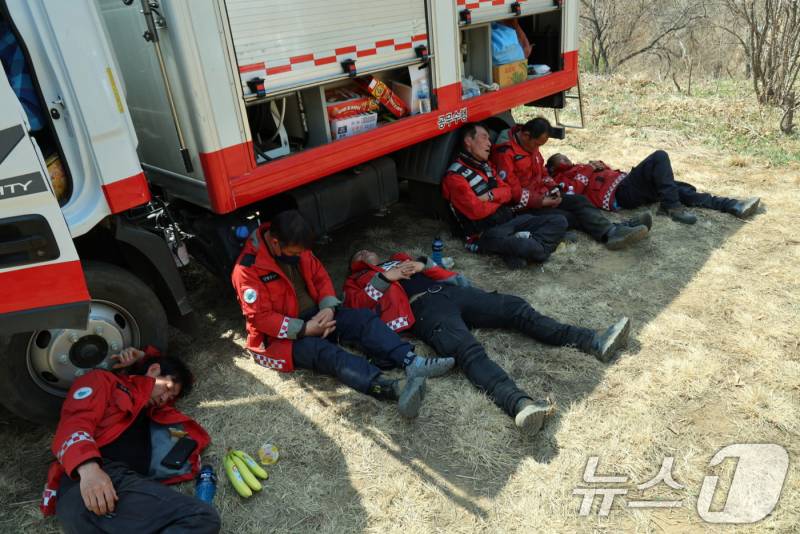 [잡담] 소방대원분들 녹초되신거봐...ㅠㅠ | 인스티즈
