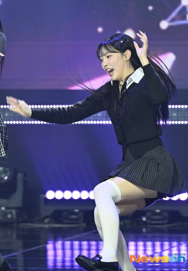 사진기자가 안티로 의심되는 걸그룹 엉덩방아 사고.jpg | 인스티즈