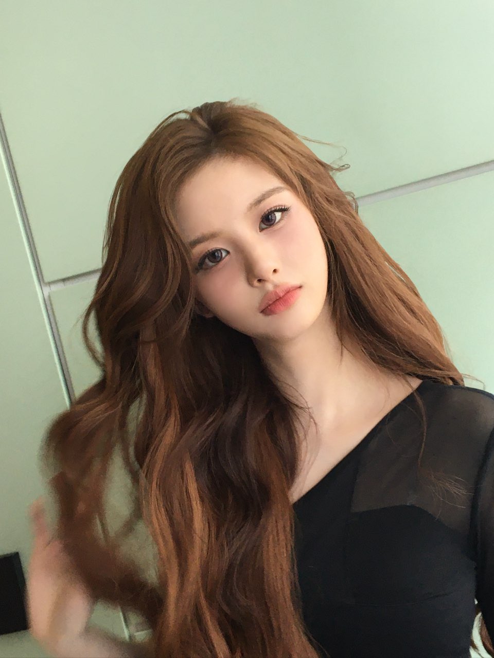 [잡담] 설윤 사진 또 올렸는데 이것도 ㄹㅈㄷ 미쳣어.... | 인스티즈
