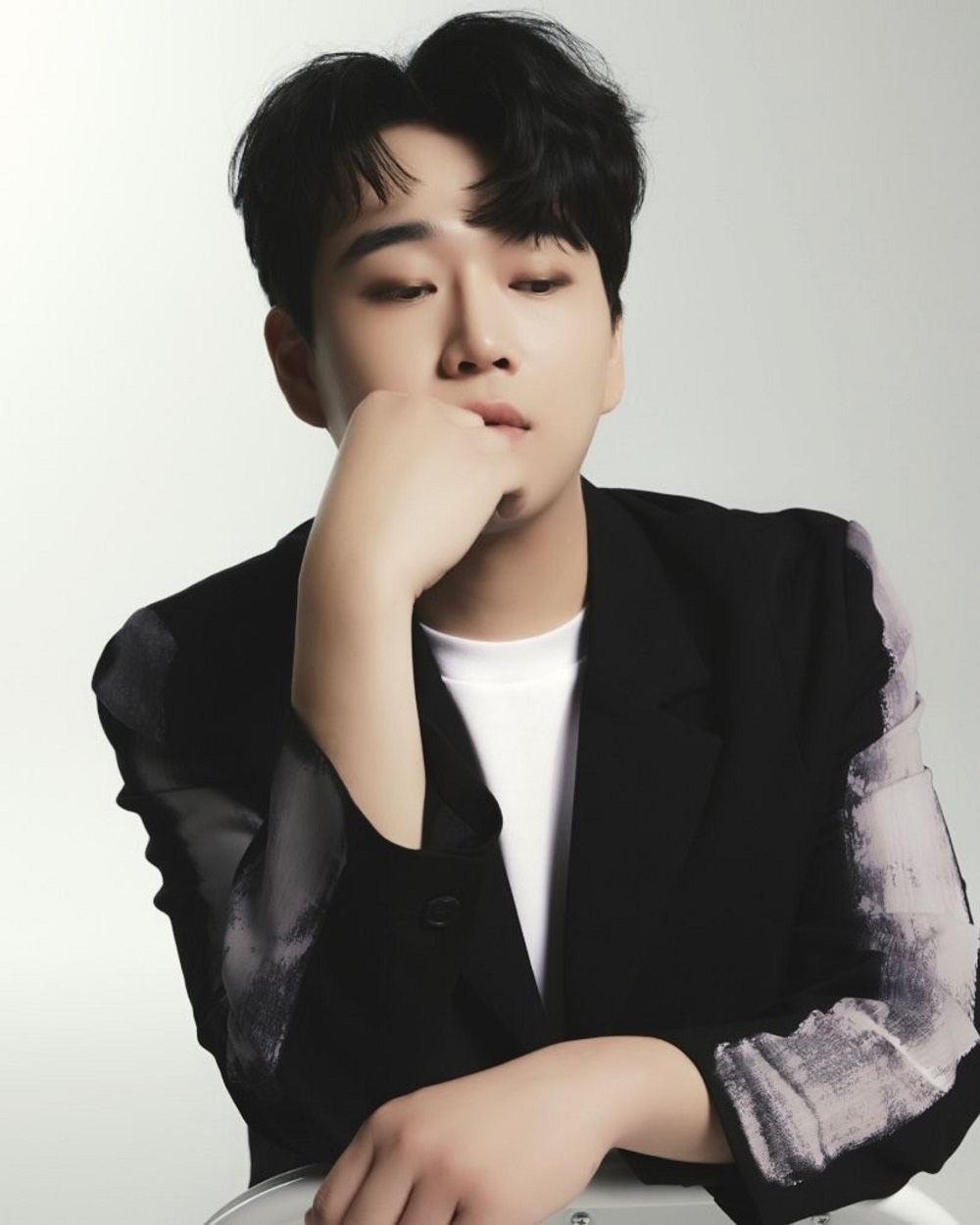 [잡담] 황영웅, 경북 산불 피해 현장에 6천 개 컵라면 기부... 팬들과 나눈 따뜻한 온정 | 인스티즈