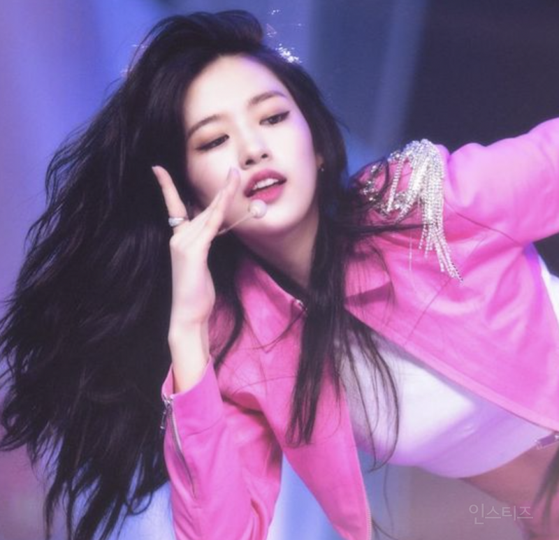 풍성한 머리숱으로 헤어모델이 된 여돌 .jpgif | 인스티즈