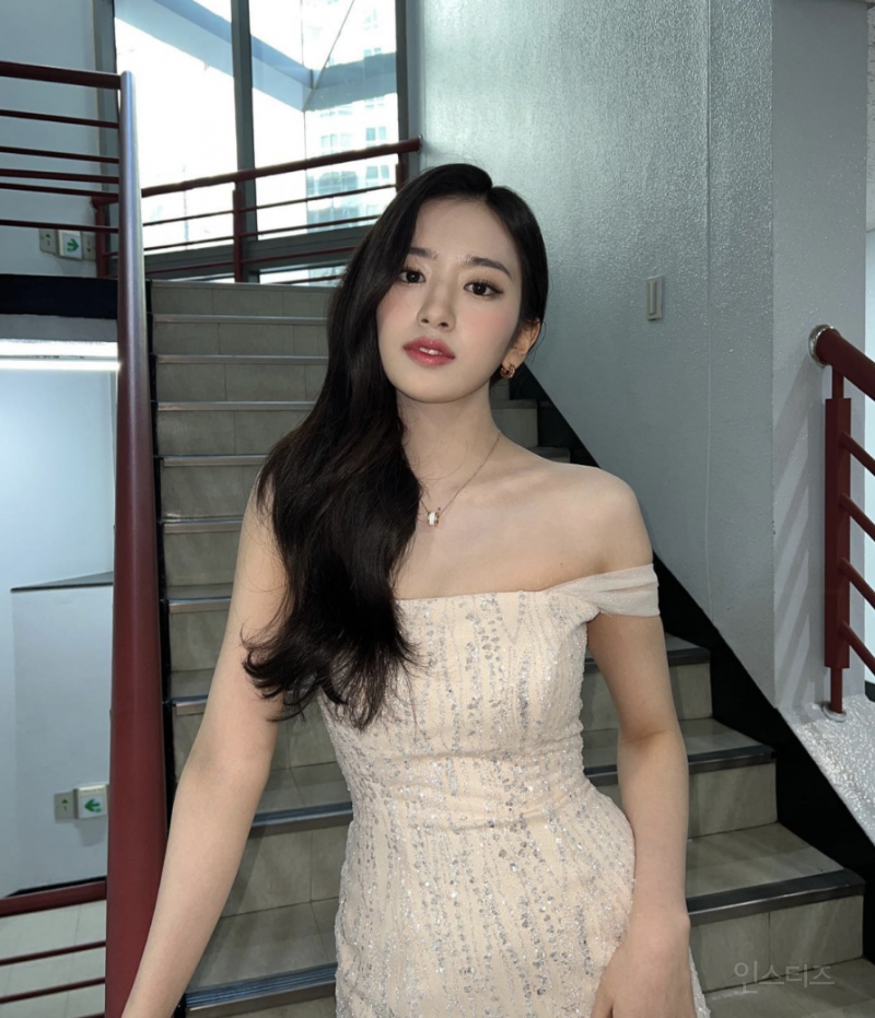 풍성한 머리숱으로 헤어모델이 된 여돌 .jpgif | 인스티즈
