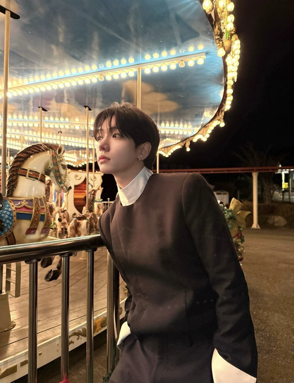 [잡담] 이런 옷을 뭐라고 그래??? 그냥 무대의상인가..? | 인스티즈