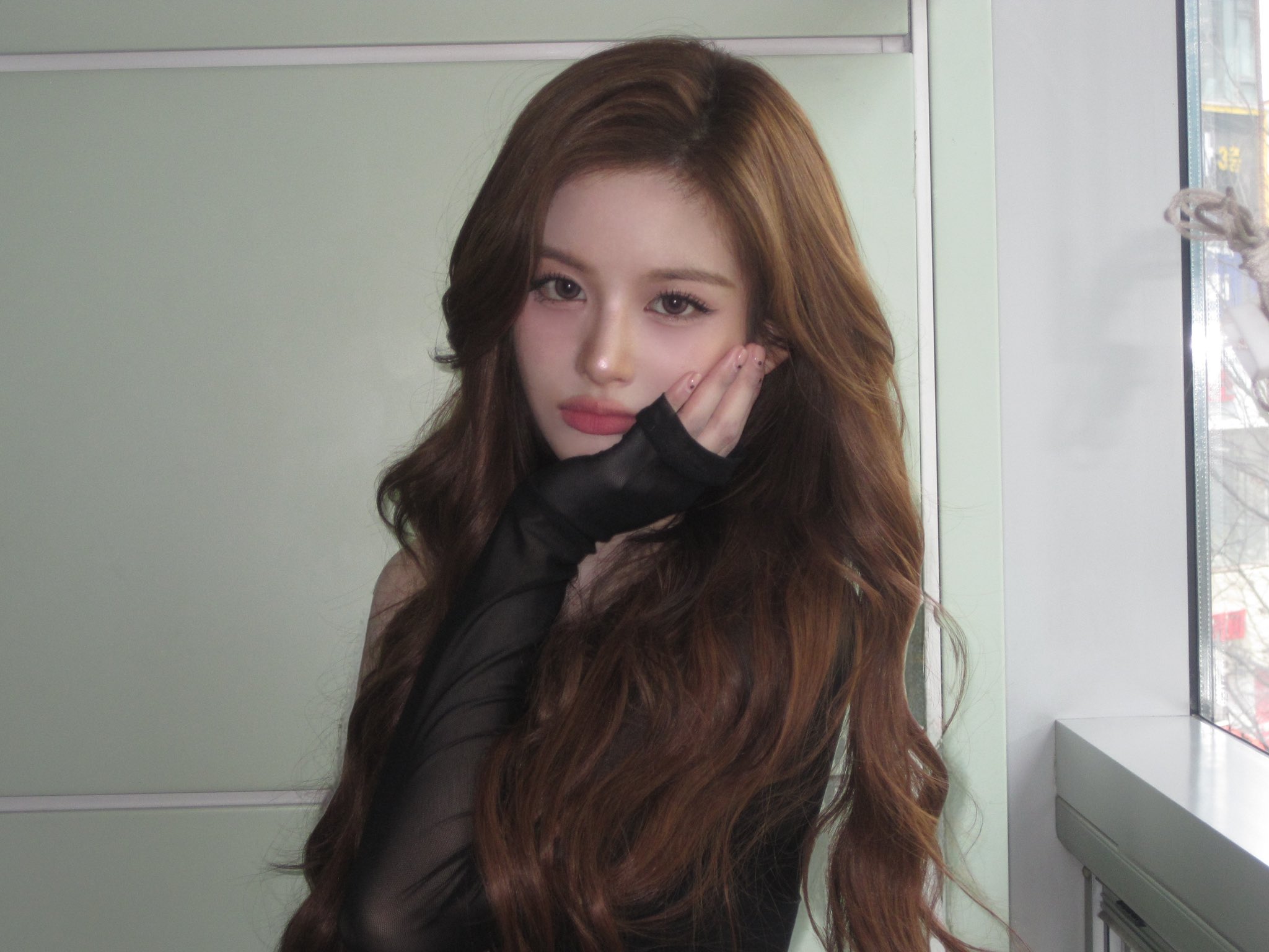 [잡담] 설윤 사진 또 올렸는데 이것도 ㄹㅈㄷ 미쳣어.... | 인스티즈