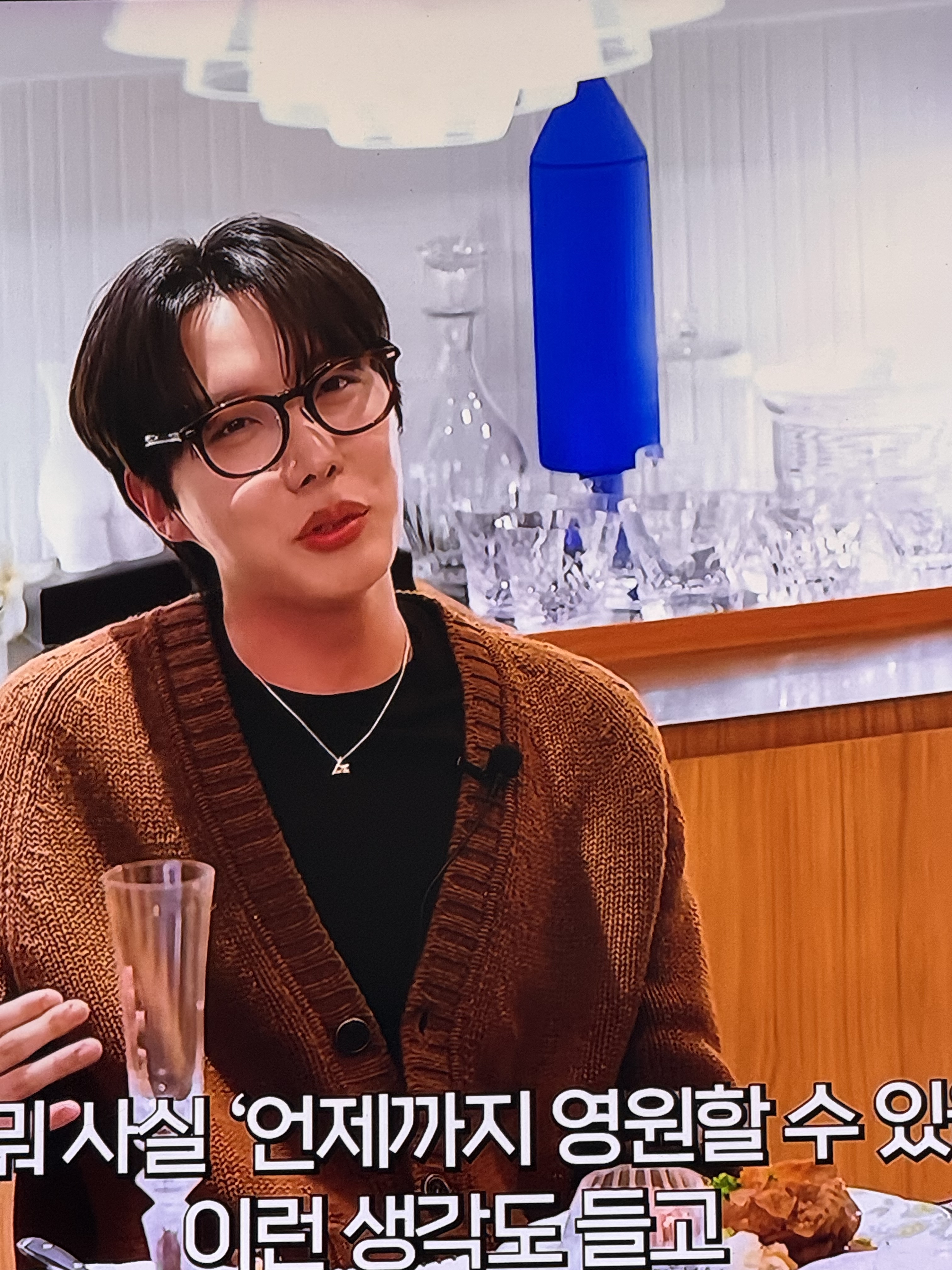 [잡담] 제이홉 이 안경 어디꺼야?? | 인스티즈