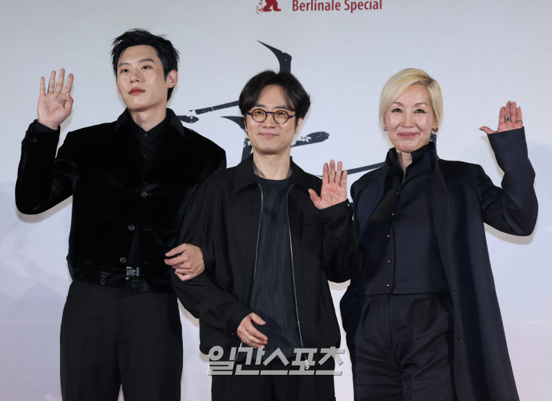 영화 파과 제작보고회 이혜영&김성철 (MC 박경림) 기사 사진.jpg | 인스티즈