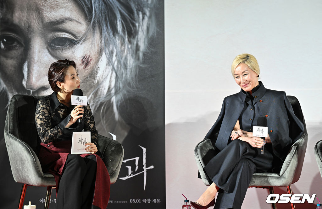 영화 파과 제작보고회 이혜영&김성철 (MC 박경림) 기사 사진.jpg | 인스티즈