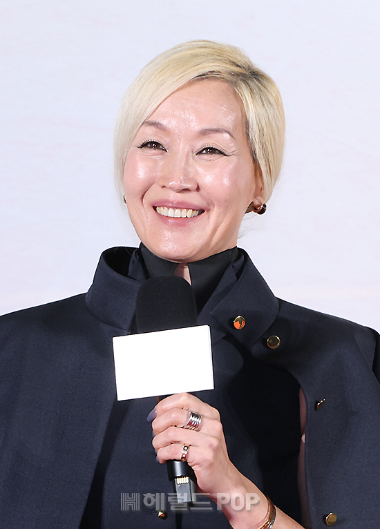 영화 파과 제작보고회 이혜영&김성철 (MC 박경림) 기사 사진.jpg | 인스티즈
