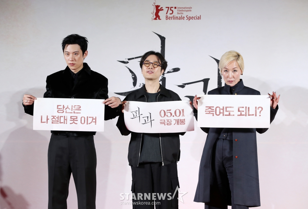 영화 파과 제작보고회 이혜영&김성철 (MC 박경림) 기사 사진.jpg | 인스티즈