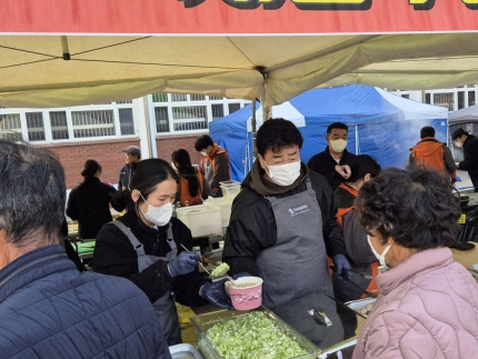 [잡담] 백종원, 직접 안동으로 갔다..산불 이재민·소방관에 따뜻한 밥 제공 [스타이슈] | 인스티즈