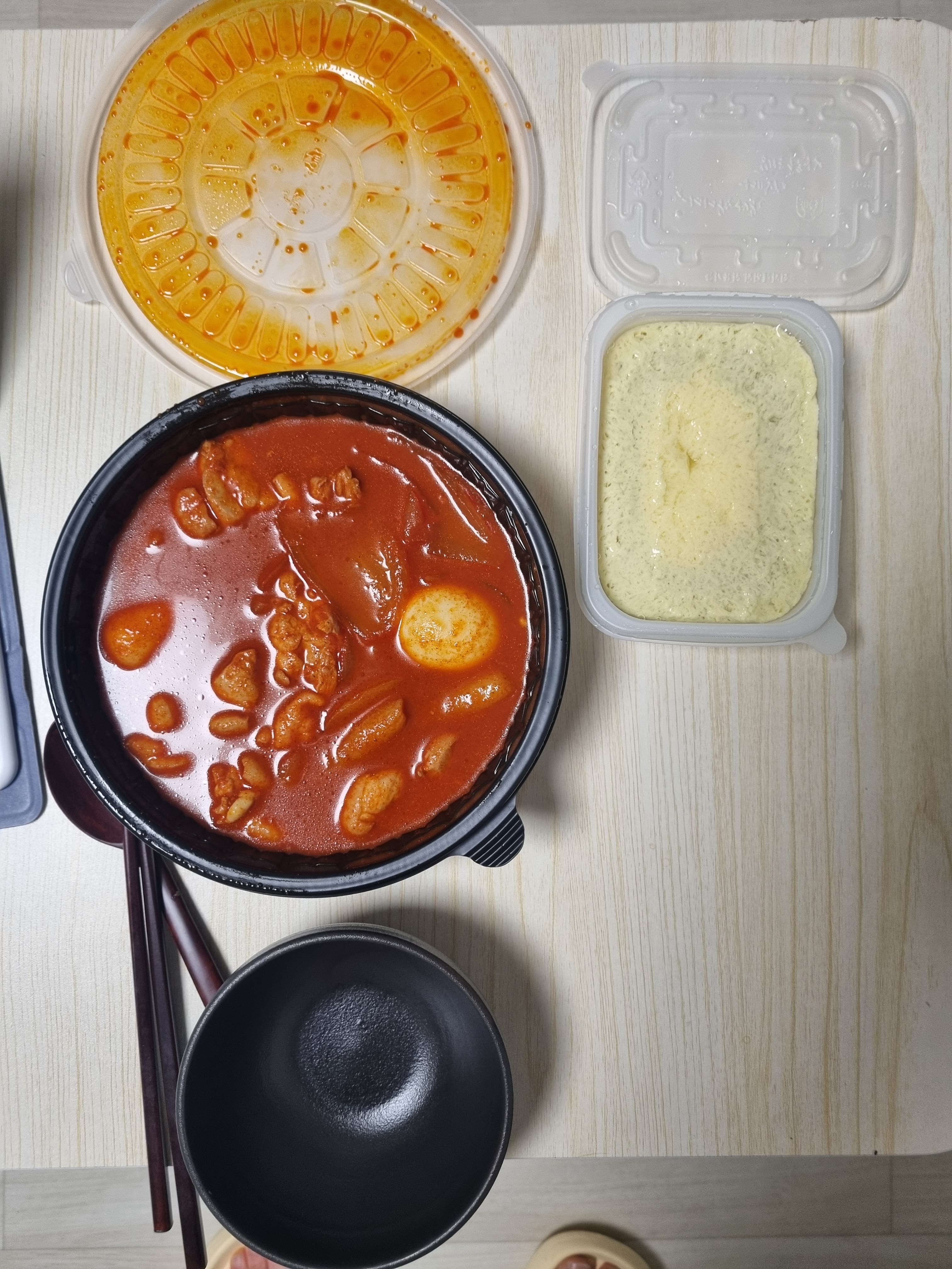 [잡담] 배달시켜먹었던 닭볶음탕에 이것저것 넣고 다시 끓였는데 | 인스티즈