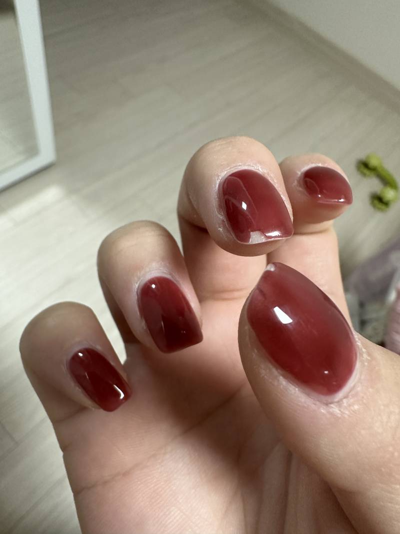 [잡담] 네일받은지 일주일인데 네일 깨지고 들렸는데 | 인스티즈