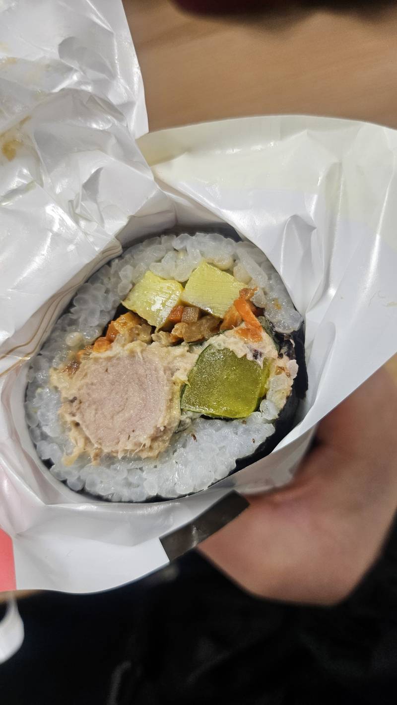 [잡담] 아니 놀래라 단무지 두갠줄 알았어 ㅋㅋㅋ | 인스티즈