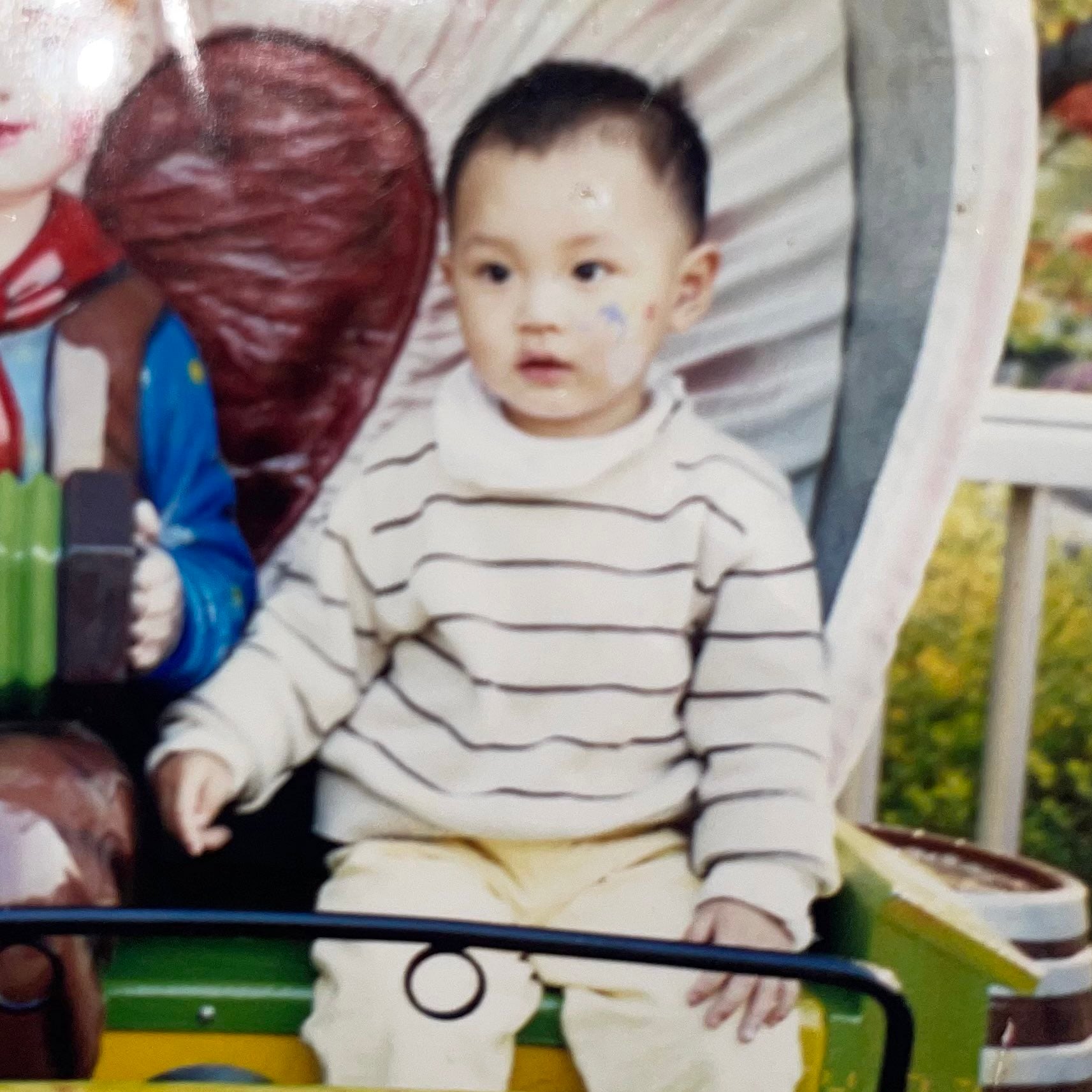 [잡담] 아기 때 얼굴 고대로 자란 아이돌 볼 사람 | 인스티즈