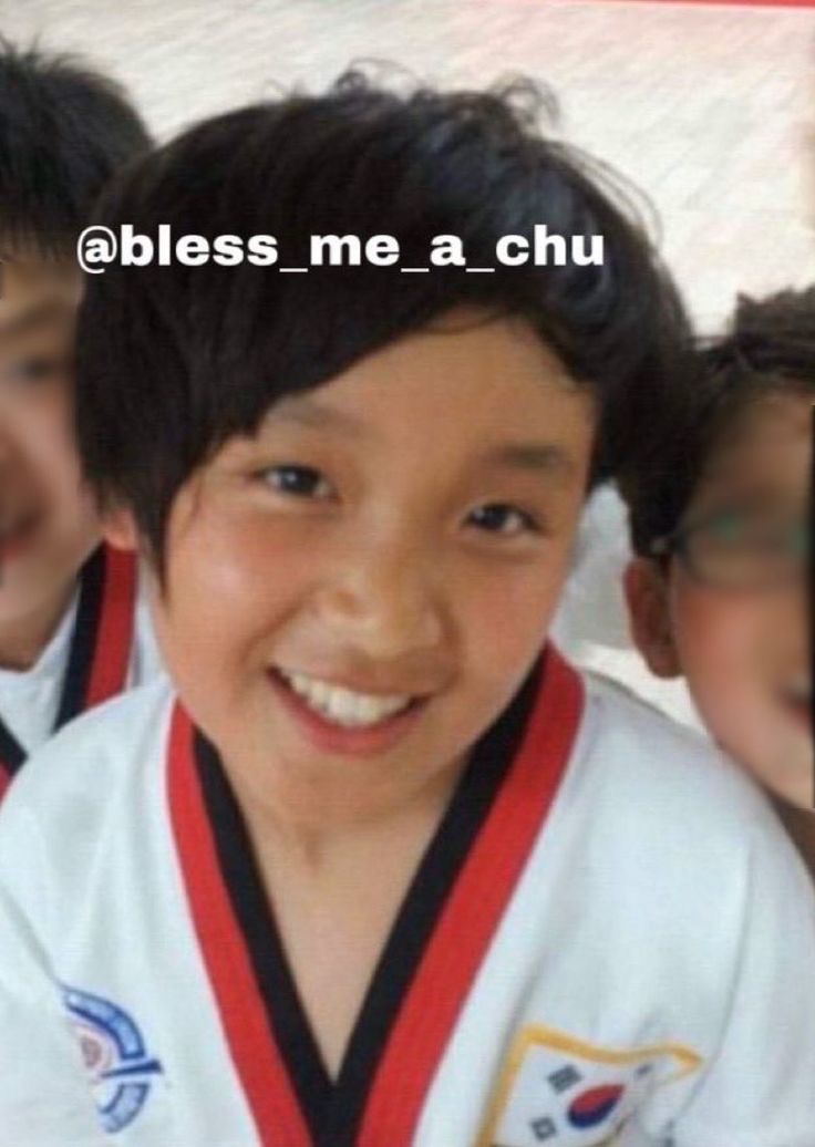 [잡담] 아기 때 얼굴 고대로 자란 아이돌 볼 사람 | 인스티즈
