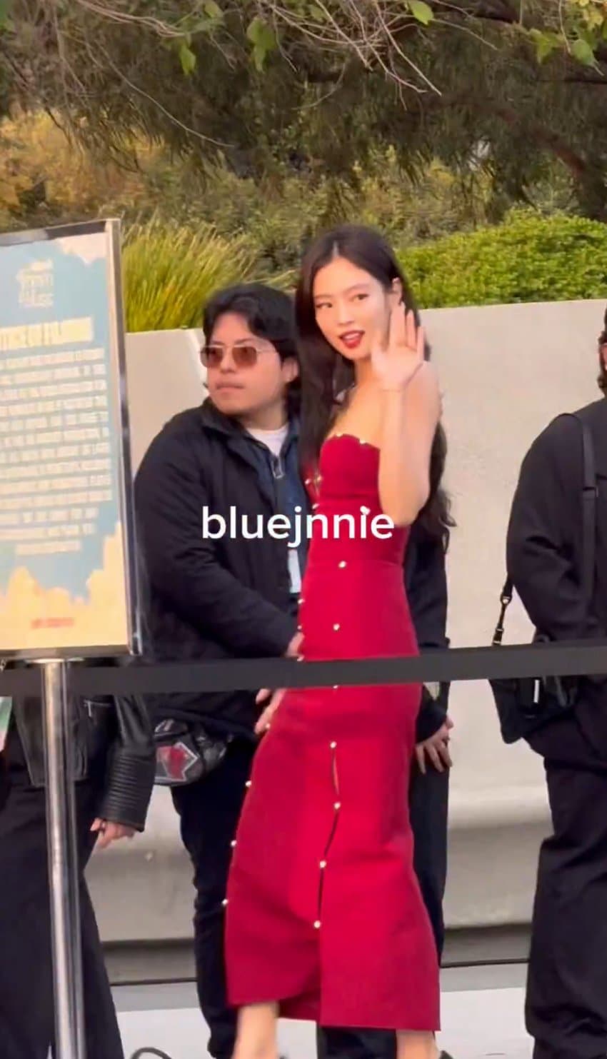 [잡담] 제니 오늘 처음부터 끝까지 빨강임; | 인스티즈