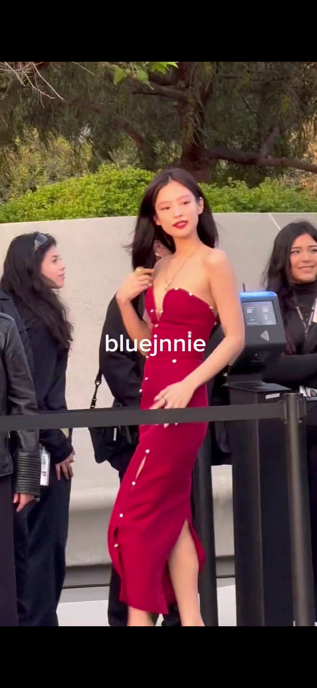 [잡담] 제니 오늘 처음부터 끝까지 빨강임; | 인스티즈